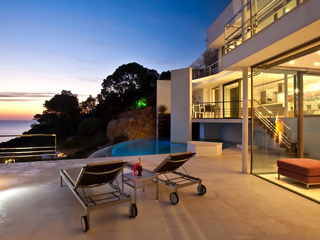 villa by night